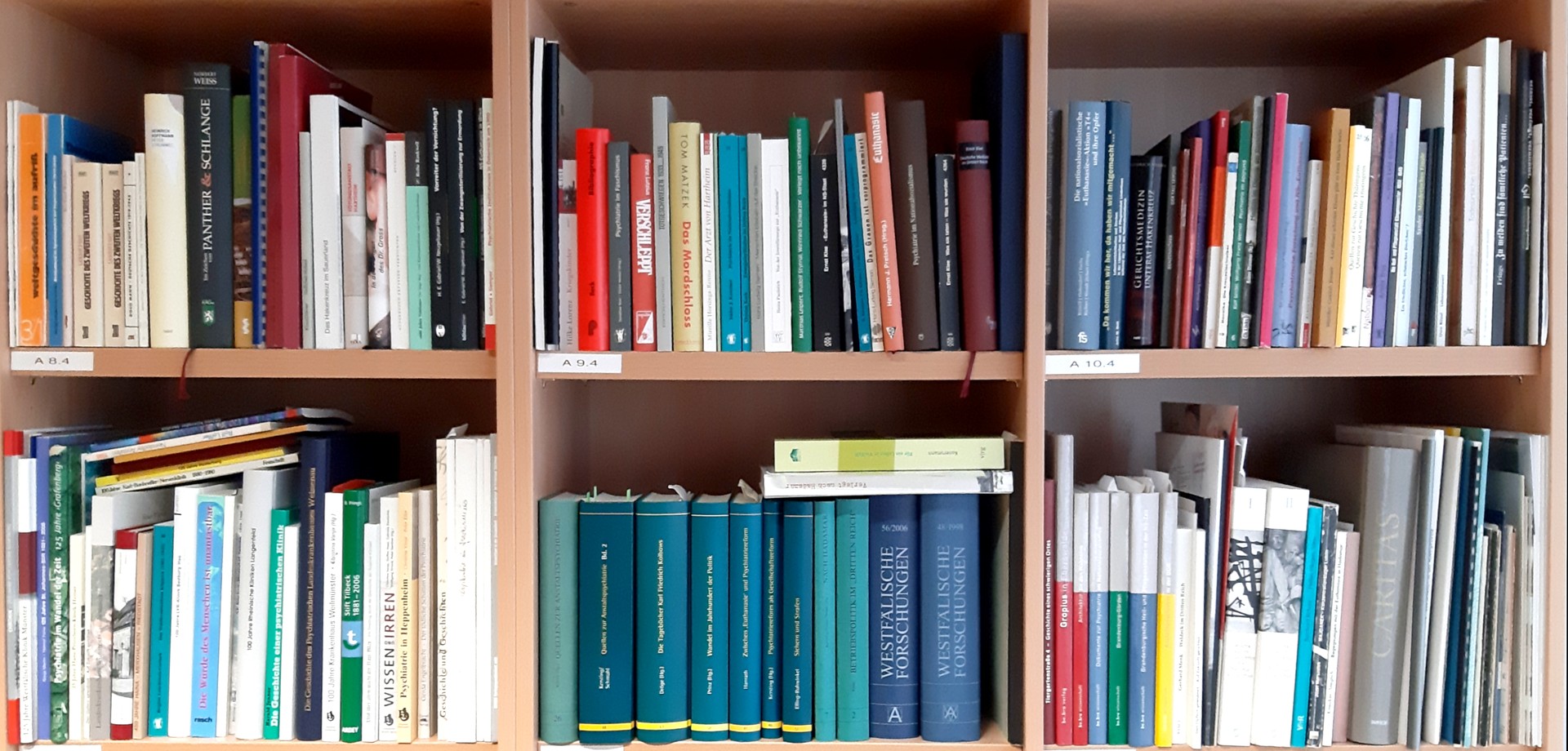 Bücher im Dokumentationszentrum, Foto: LWL/Emil Schoppmann